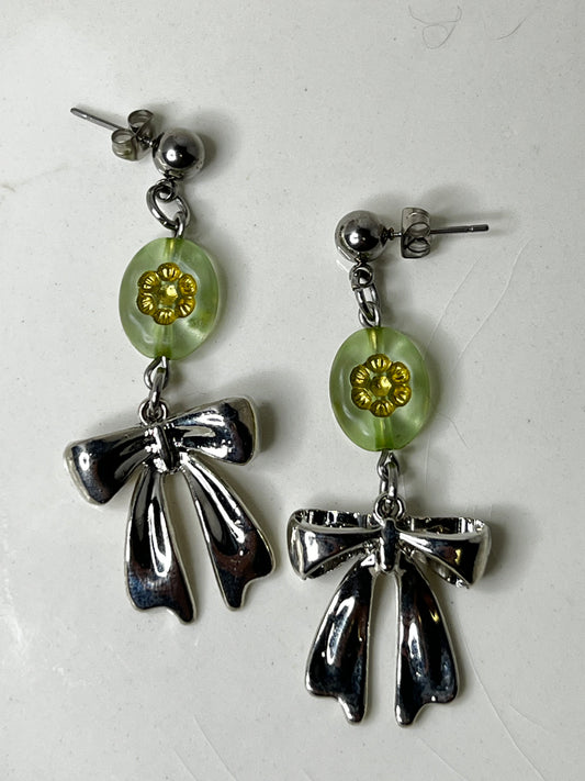 bow earrings